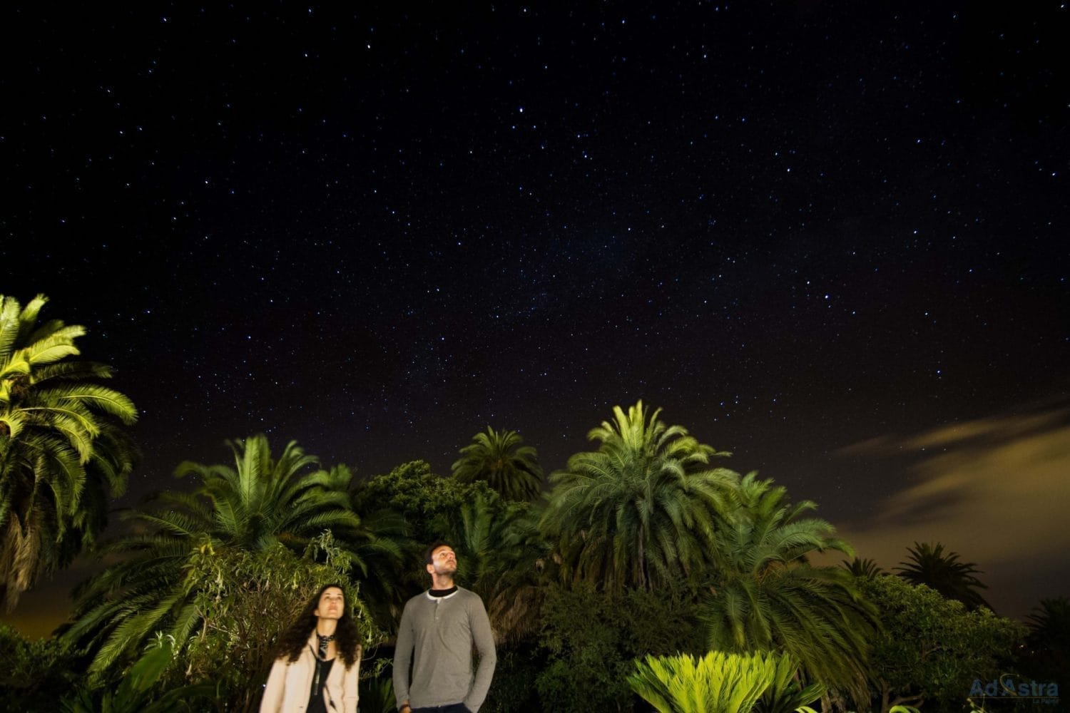 Observación del cielo nocturno con telescopio en la isla de La Palma